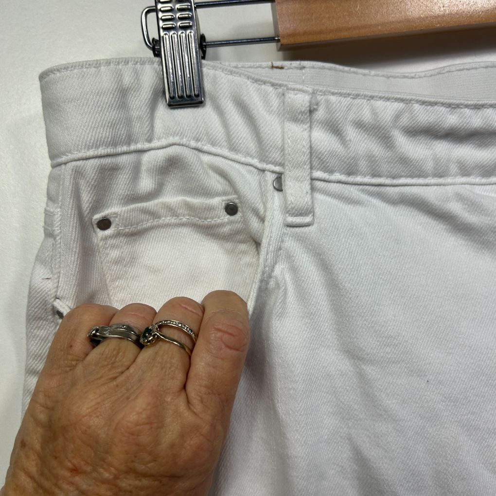 White jeans front detail view