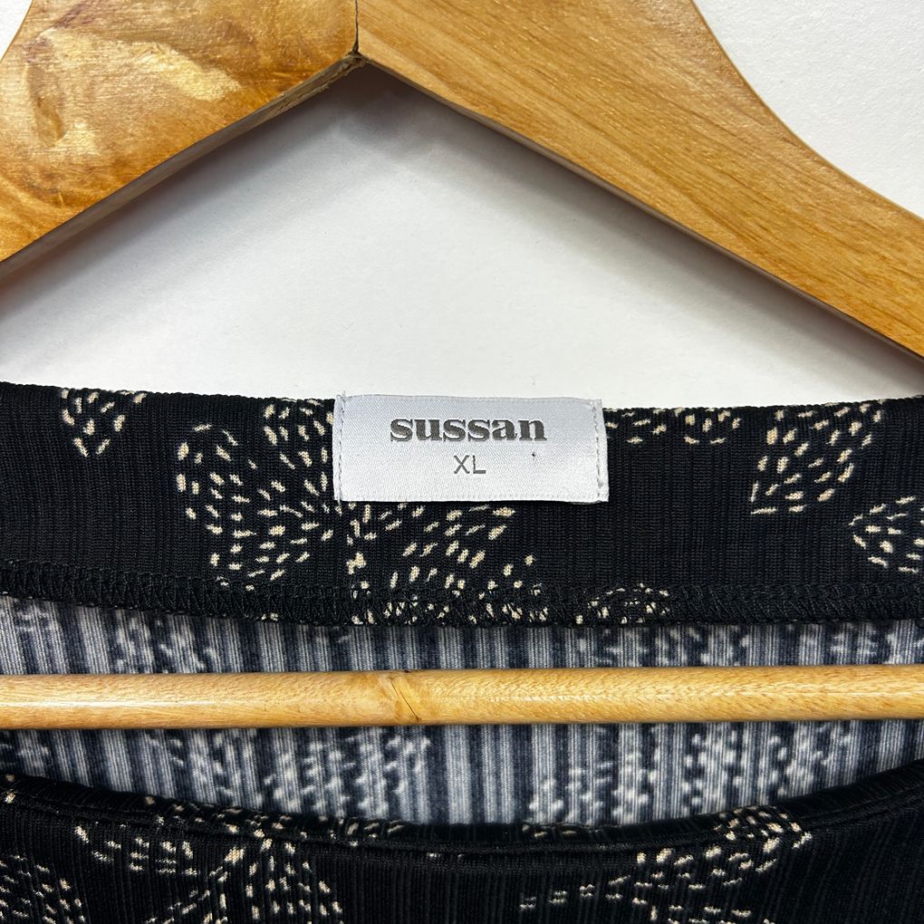 Sussan Black Leaf Print Long Sleeve Top - Size XL