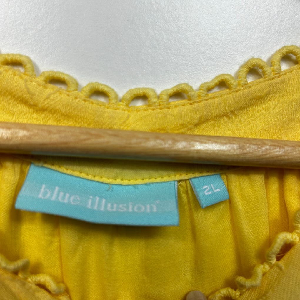 Blue Illusion Yellow Cotton Top - Size 2L