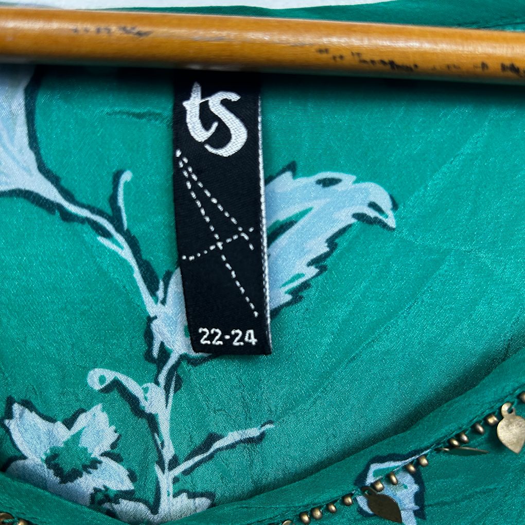 Taking Shape Green Print Kaftan Top - Size 22-24