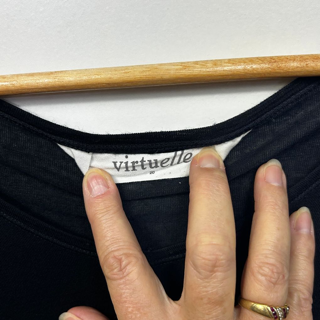 Virtuelle Black Casual Top - Size 20