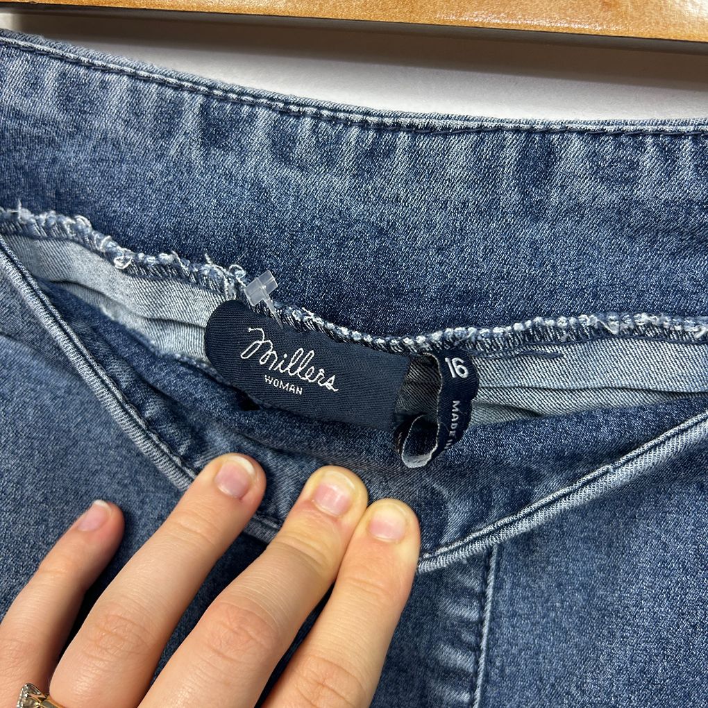 Millers Blue Embroidered Denim Capri Jeans - Size 16