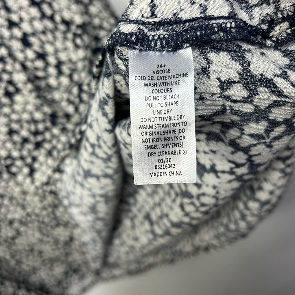 Belle Curve Navy Floral Top - Size 24