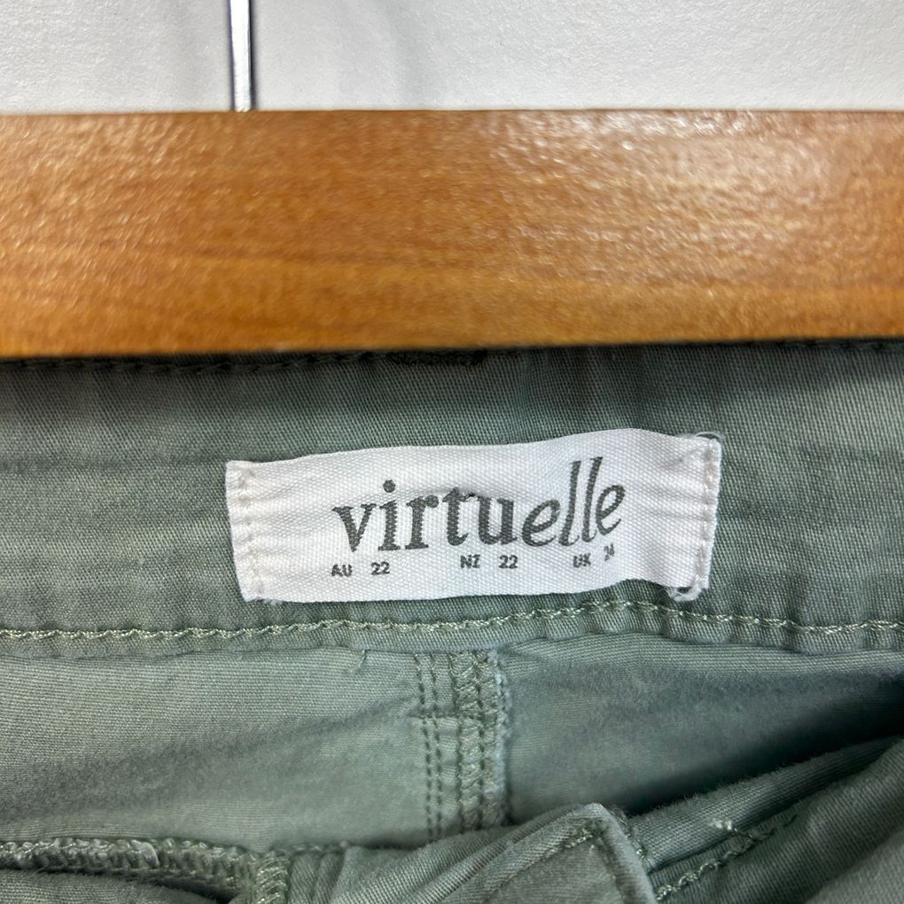 Virtuelle Khaki Cropped Pants - Size 22 (Fault)