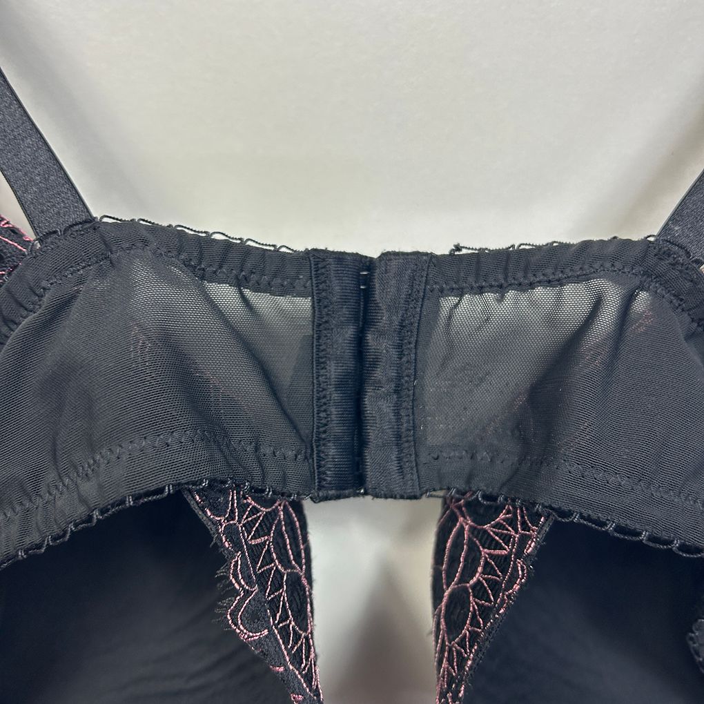 Bras N Things Black & Pink Embroidered Lace Bra - Size 18D