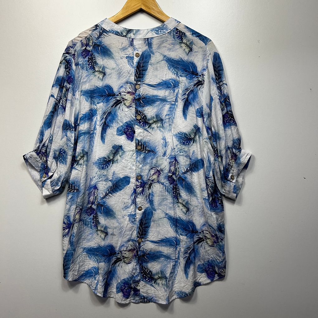 Willow & Tree Blue Feather Print Linen Top - Size 16