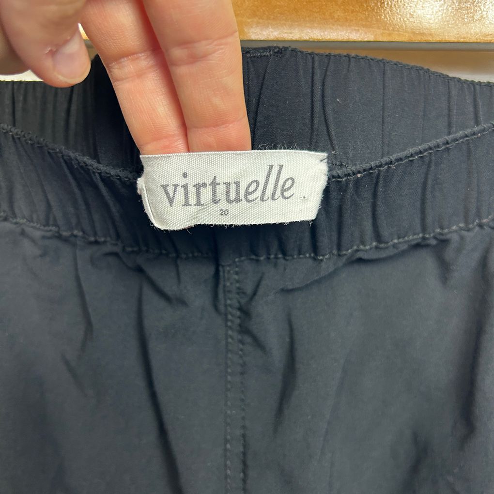 Virtuelle Black Plus Size Shorts - Size 20