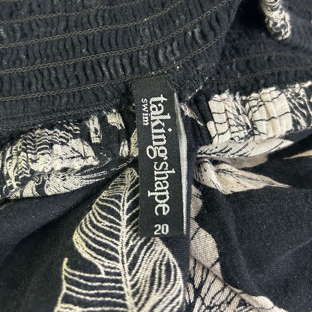 Taking Shape Black Floral Cotton Cropped Pants - Size 20