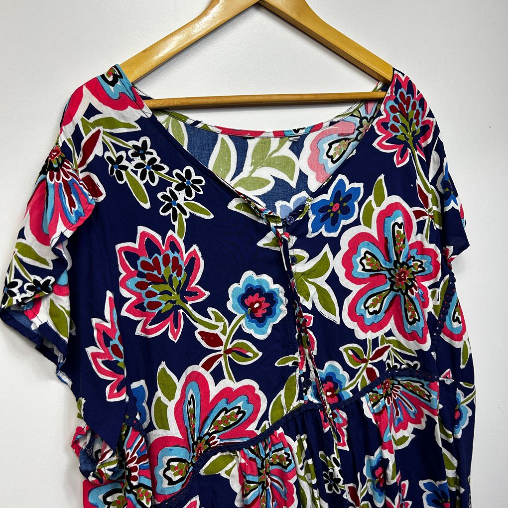 Navy Floral Top - Size 20/22