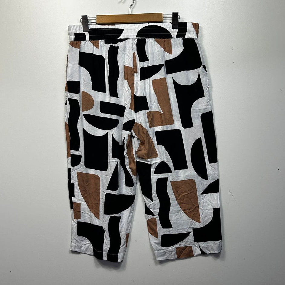 Millers Black Tan White Cropped Print Pants - Size 16