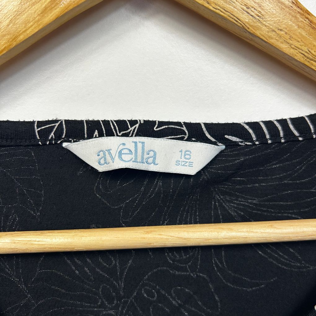 Avella Black White Floral Short Sleeve Top - Size 16