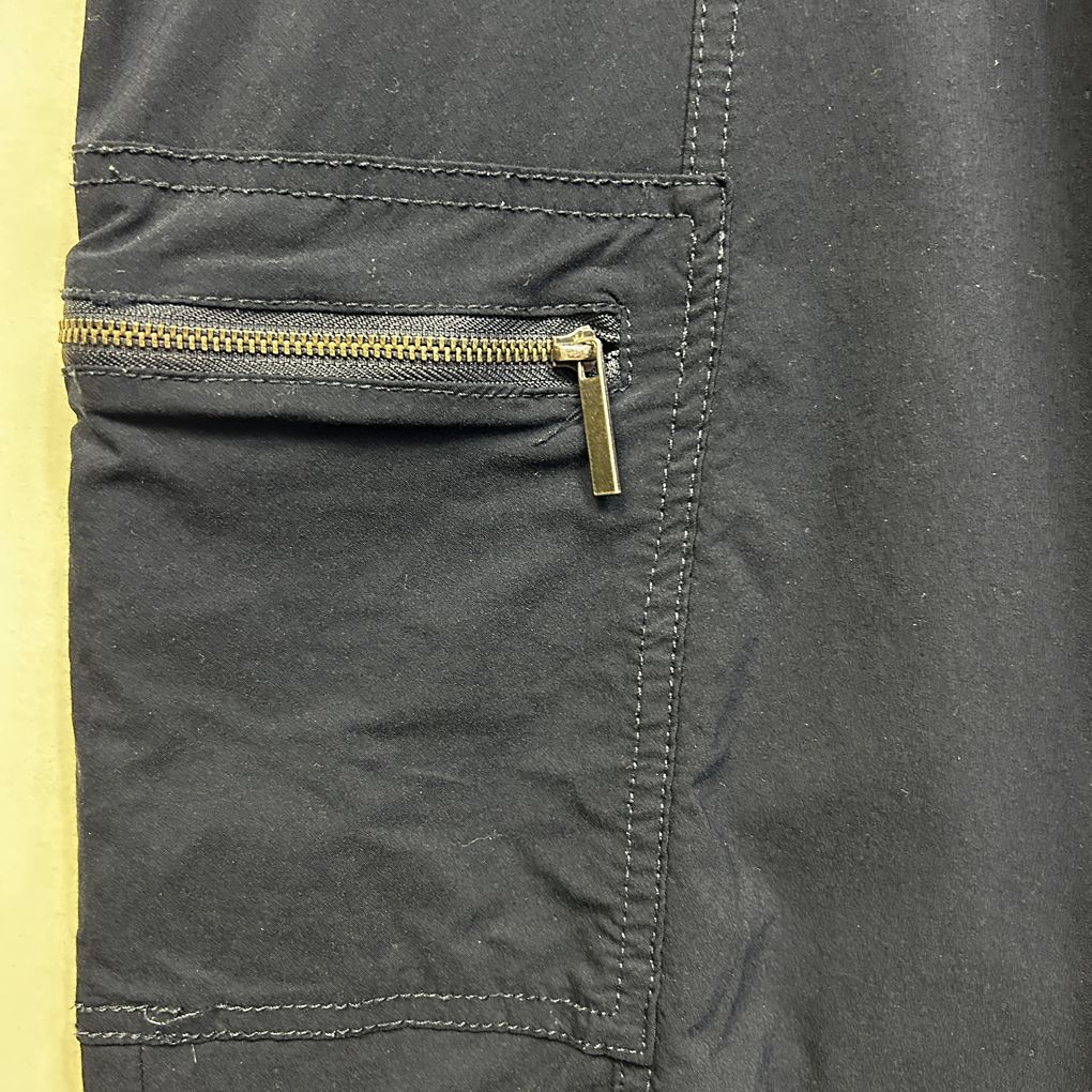 Virtuelle Black Cropped Cargo Pants - Size 24