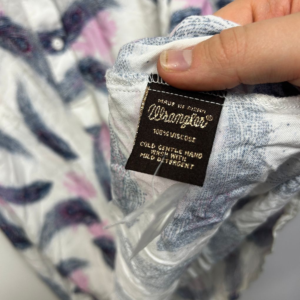 Wrangler White Plus Size Feather Print Shirt - Size 18