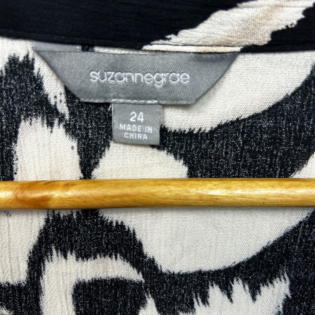 Suzanne Grae Black and Cream Print Top - Size 24