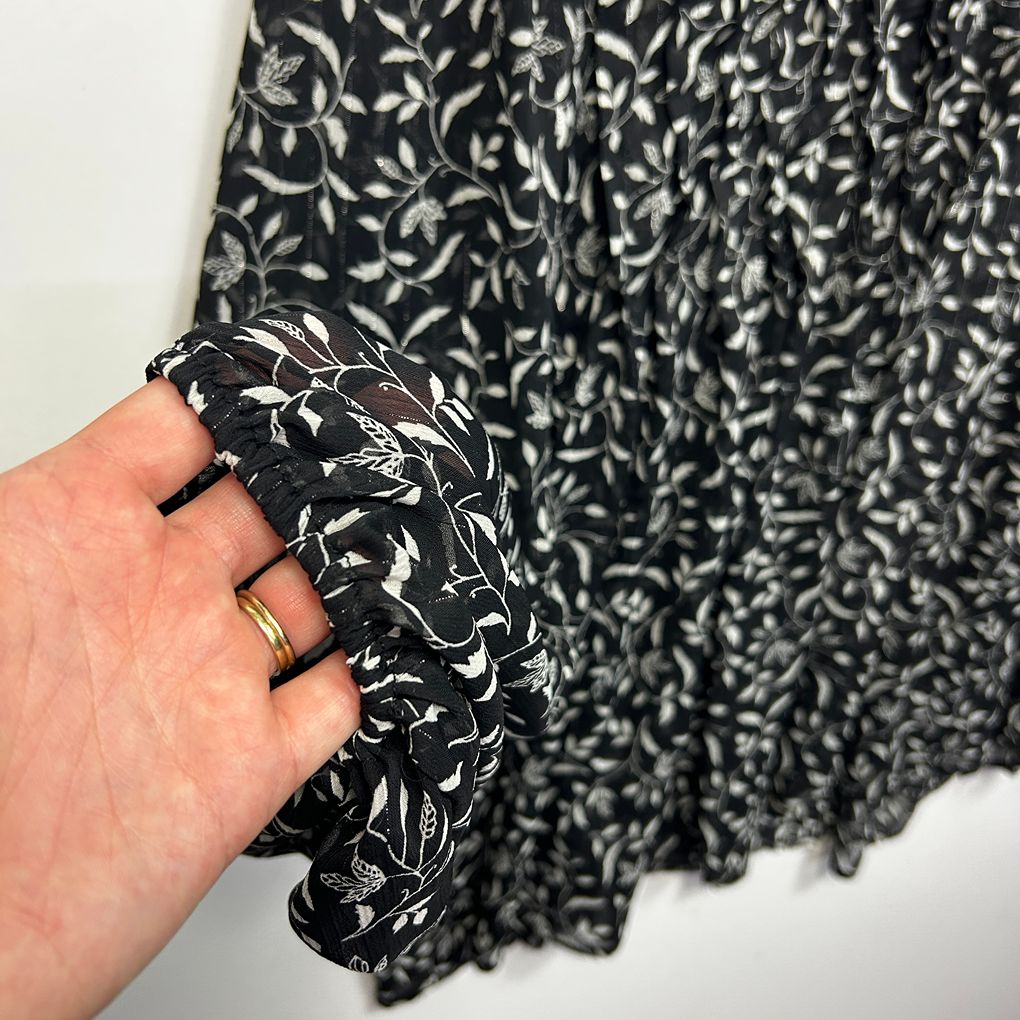 Basque Curve Black Leaf Print Plus Size Top - Size 20