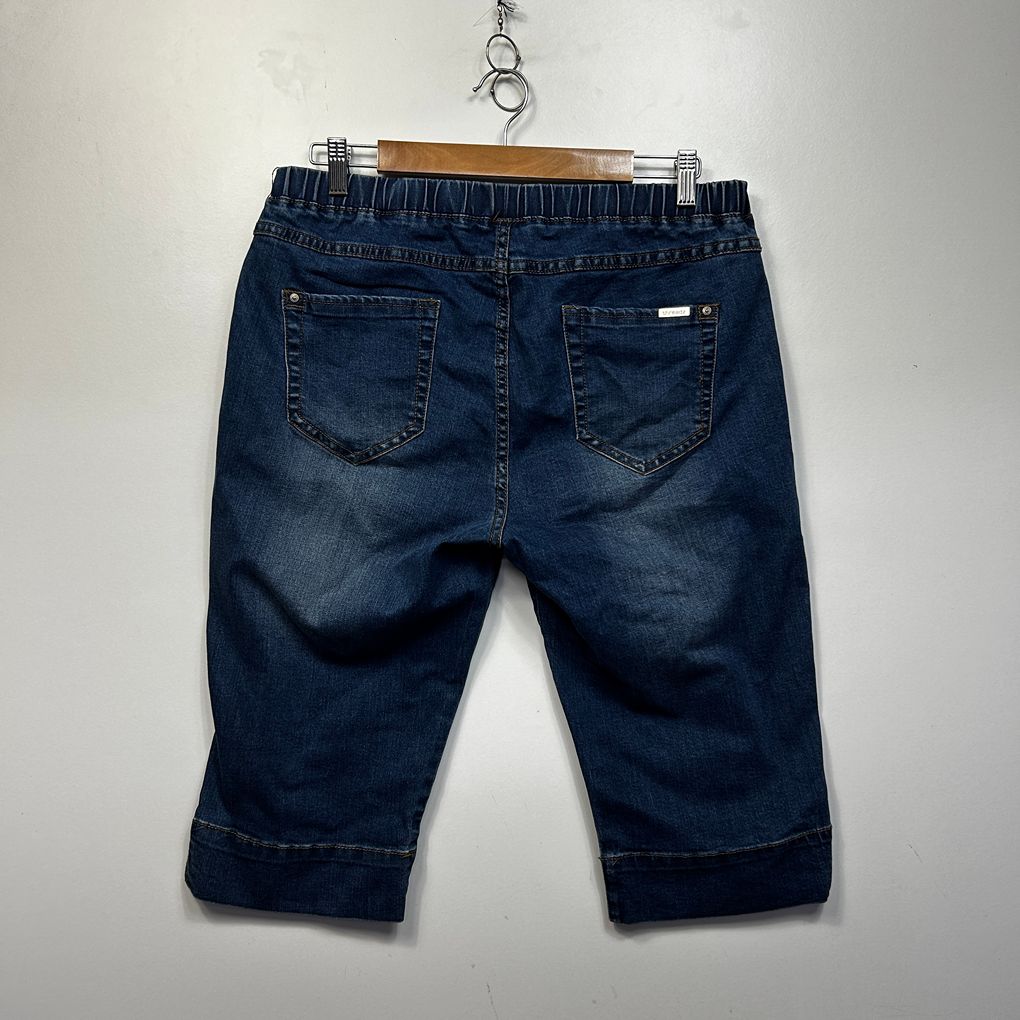 Basics By Threadz Blue Capri Cropped Denim Pants - Size L