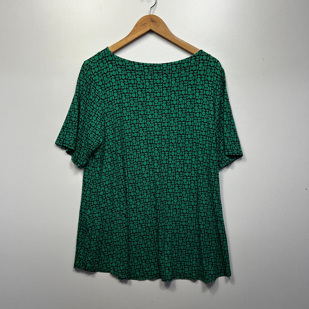Taking Shape Green Geometric Print Top - Size 18