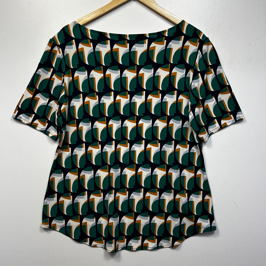 Leina & Fleur Collective Green Geometric Plus Size Top - Size 18