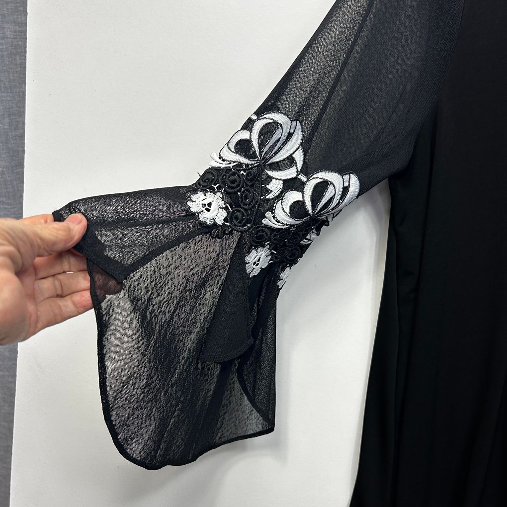 Taking Shape Black Plus Size Embroidered Sleeve Top - Size M/18