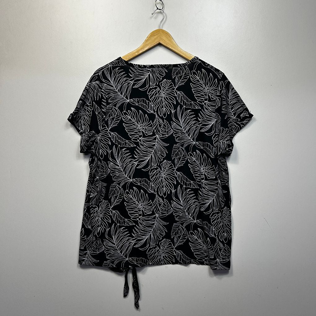 Avella Black White Floral Short Sleeve Top - Size 16