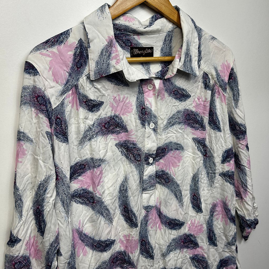 Wrangler White Plus Size Feather Print Shirt - Size 18