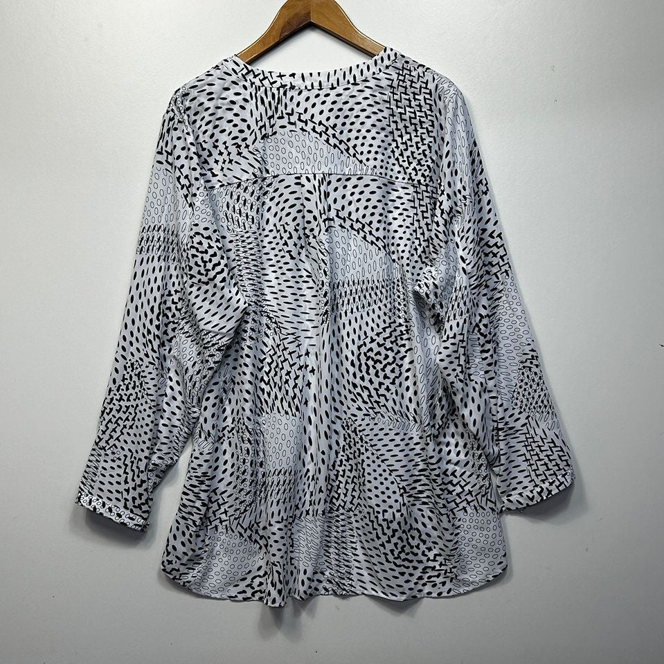 Millers Black & White Plus Size Top - Size 22