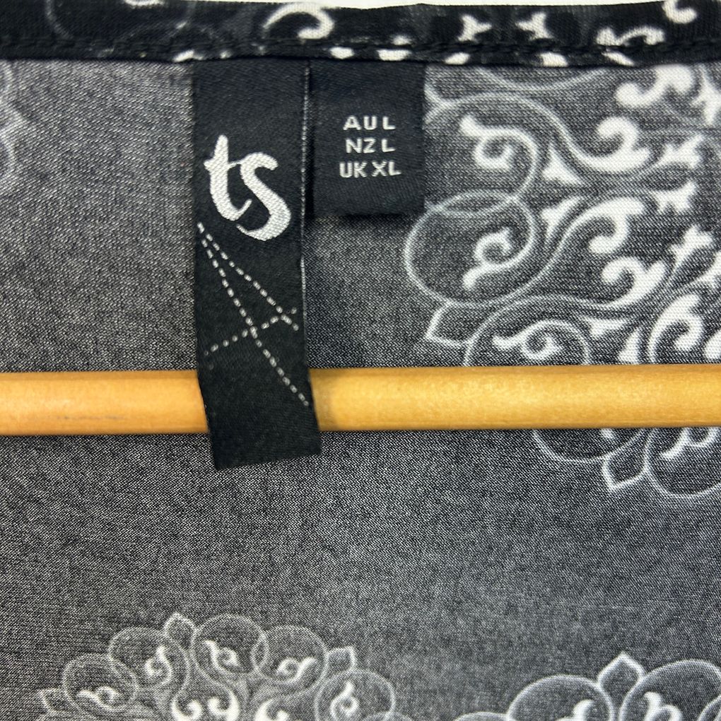 Taking Shape Black Print Tunic Top - Size 20/L