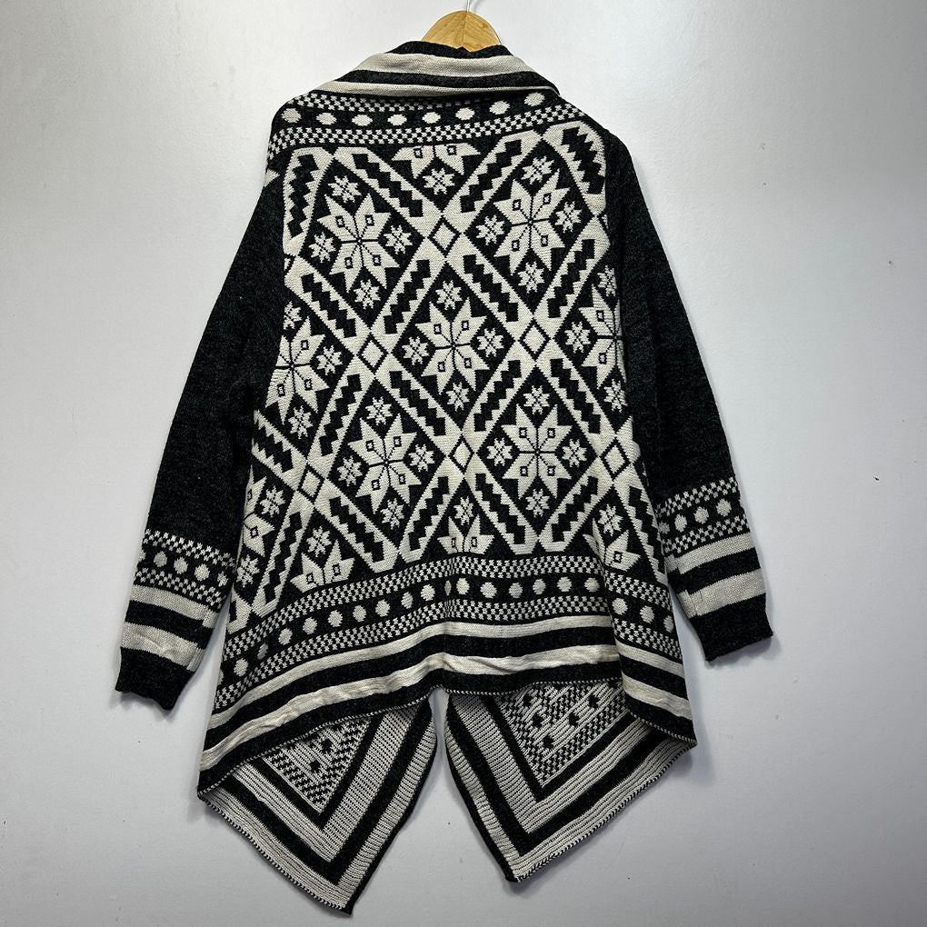 Olive et Julie Black White Aztec Knit Cardigan - One Size