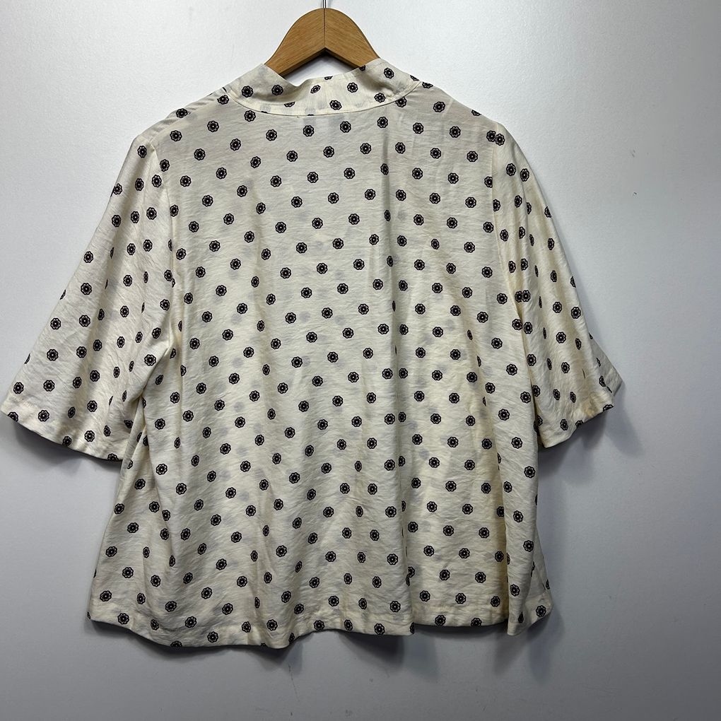 Preview Cream Flutter Sleeve Top - Size 14