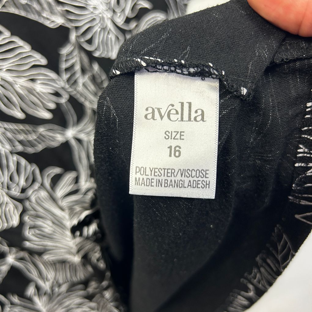 Avella Black White Floral Short Sleeve Top - Size 16