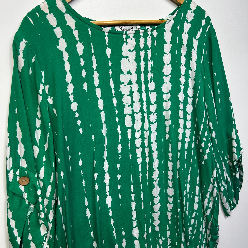 Hourglass Green Plus Size Top - Size 18