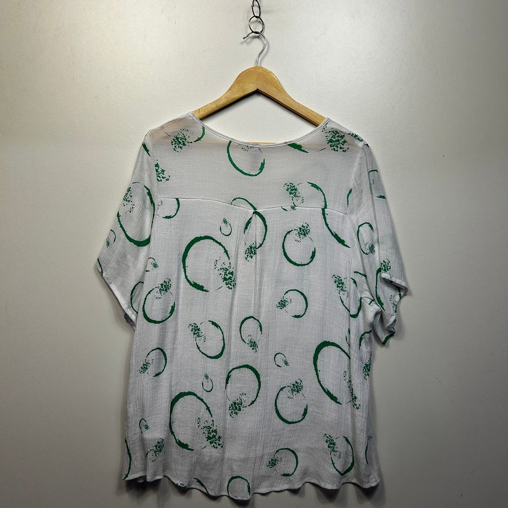 Wishstone White & Green Print Top - Size XL