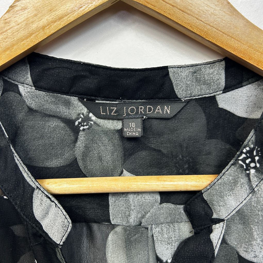 Liz Jordan Black Floral Plus Size Top - Size 18