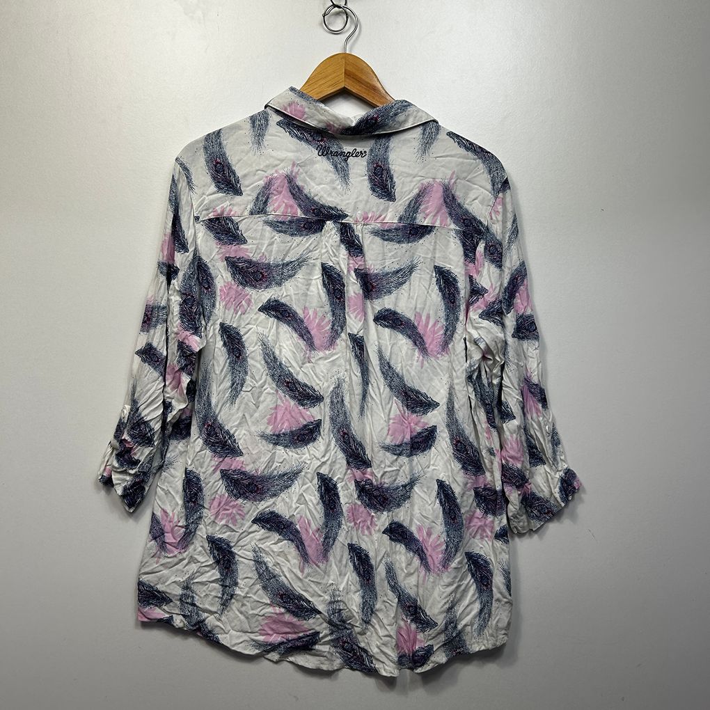 Wrangler White Plus Size Feather Print Shirt - Size 18