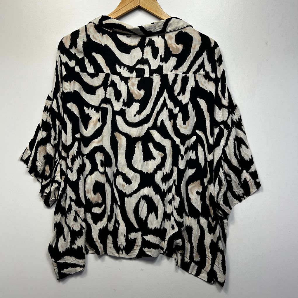 Suzanne Grae Black and Cream Print Top - Size 24