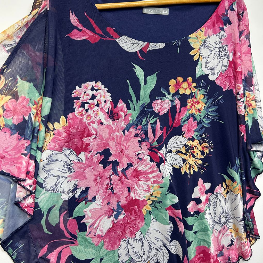 Katies Navy Floral Plus Size Top - Size 2XL
