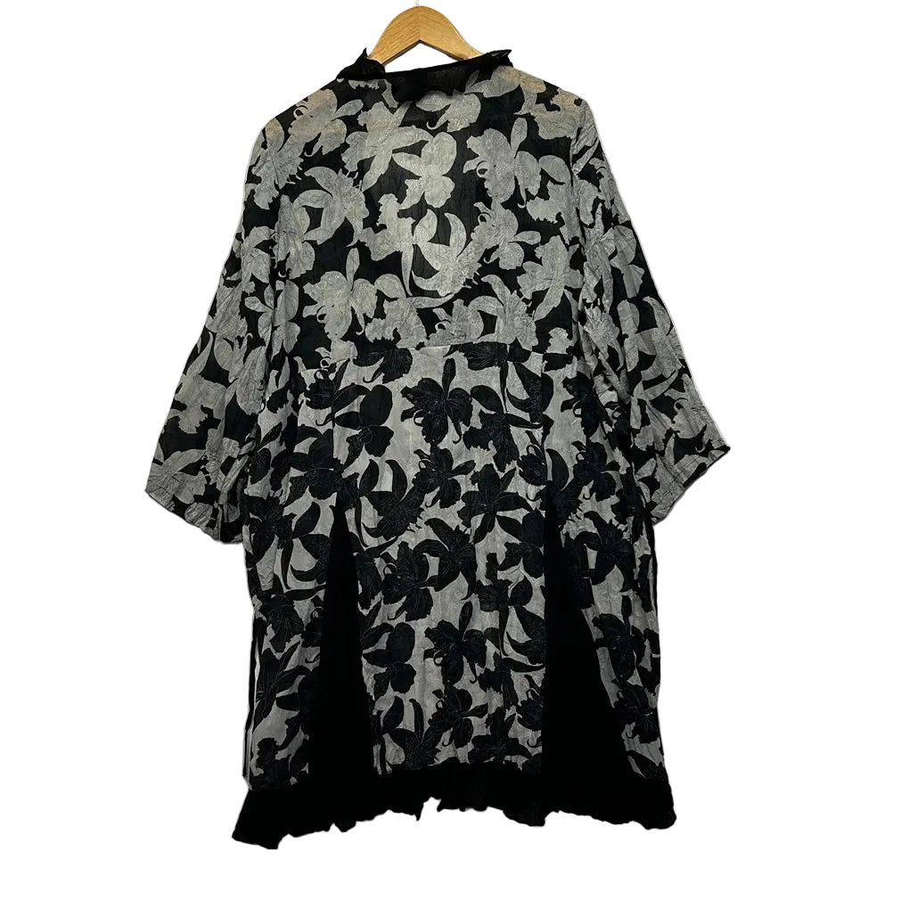Taking Shape Black and White Kimono Jacket - Size 18
