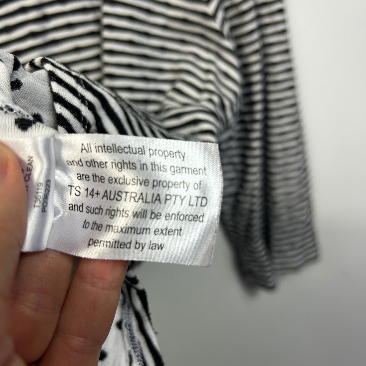 Taking Shape Black and White Cotton Top - Size 16/18