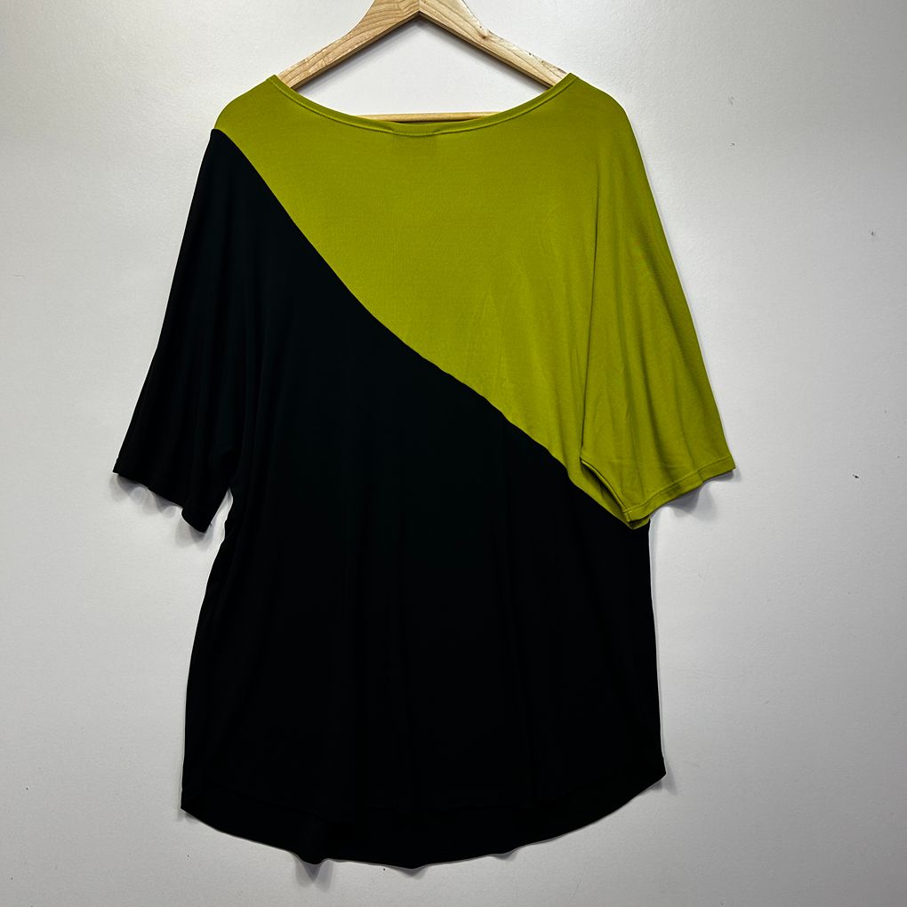 Free Woman Lime and Black Top - Size 20