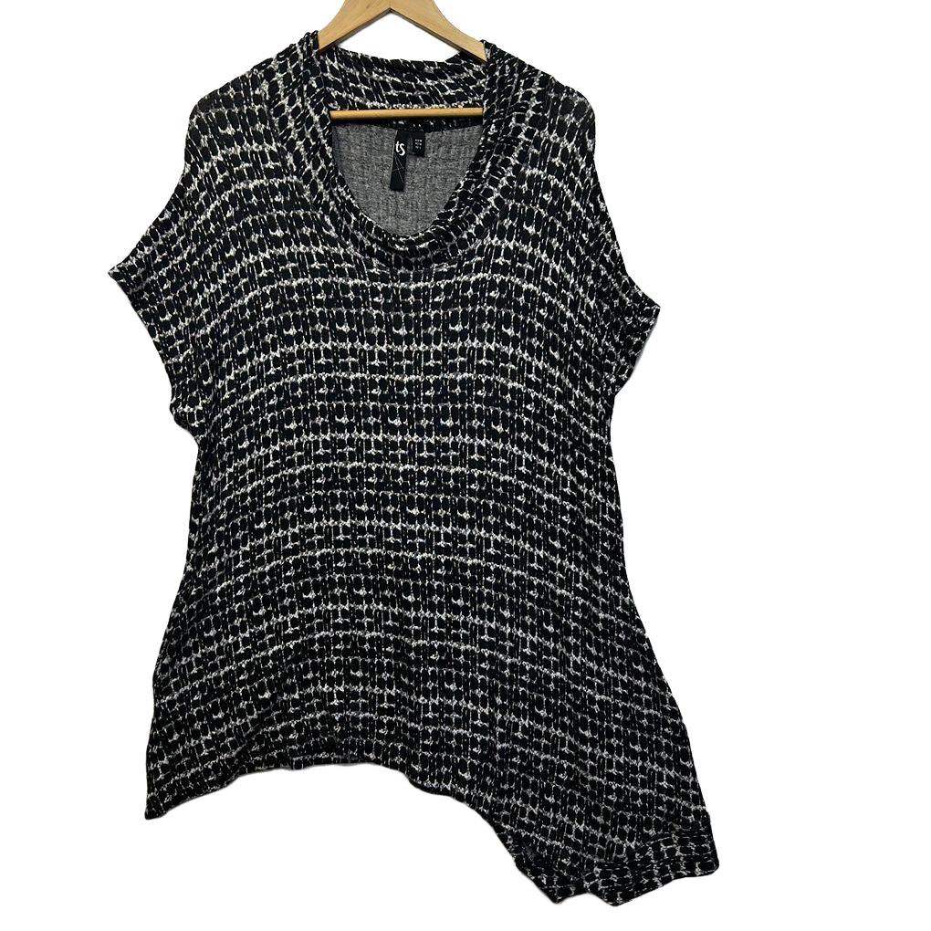 Taking Shape Black and White Tunic Top - Size 18/M
