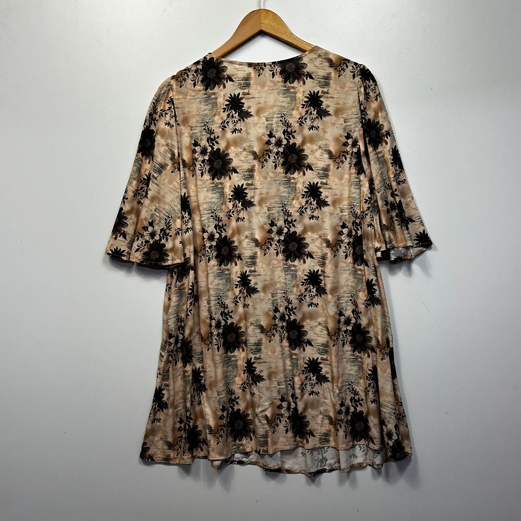 Curvaceous Beige Floral Plus Size Tunic Top - Size S/16