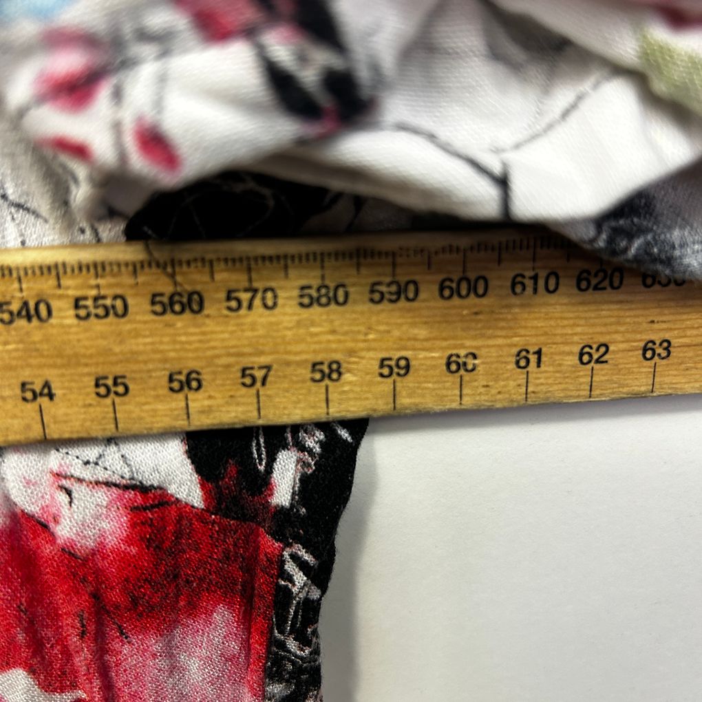 Taking Shape White Floral Tunic Top - Size 16/18