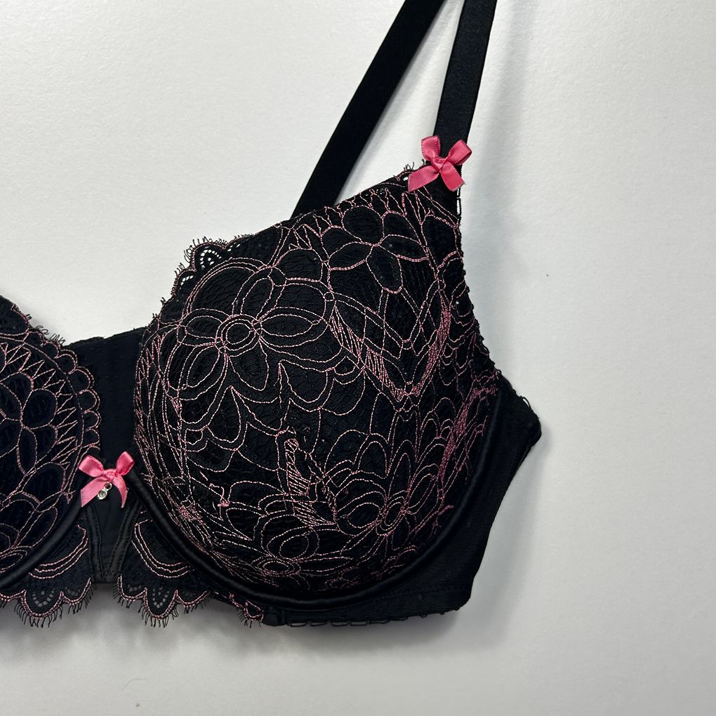 Bras N Things Black & Pink Embroidered Lace Bra - Size 18D