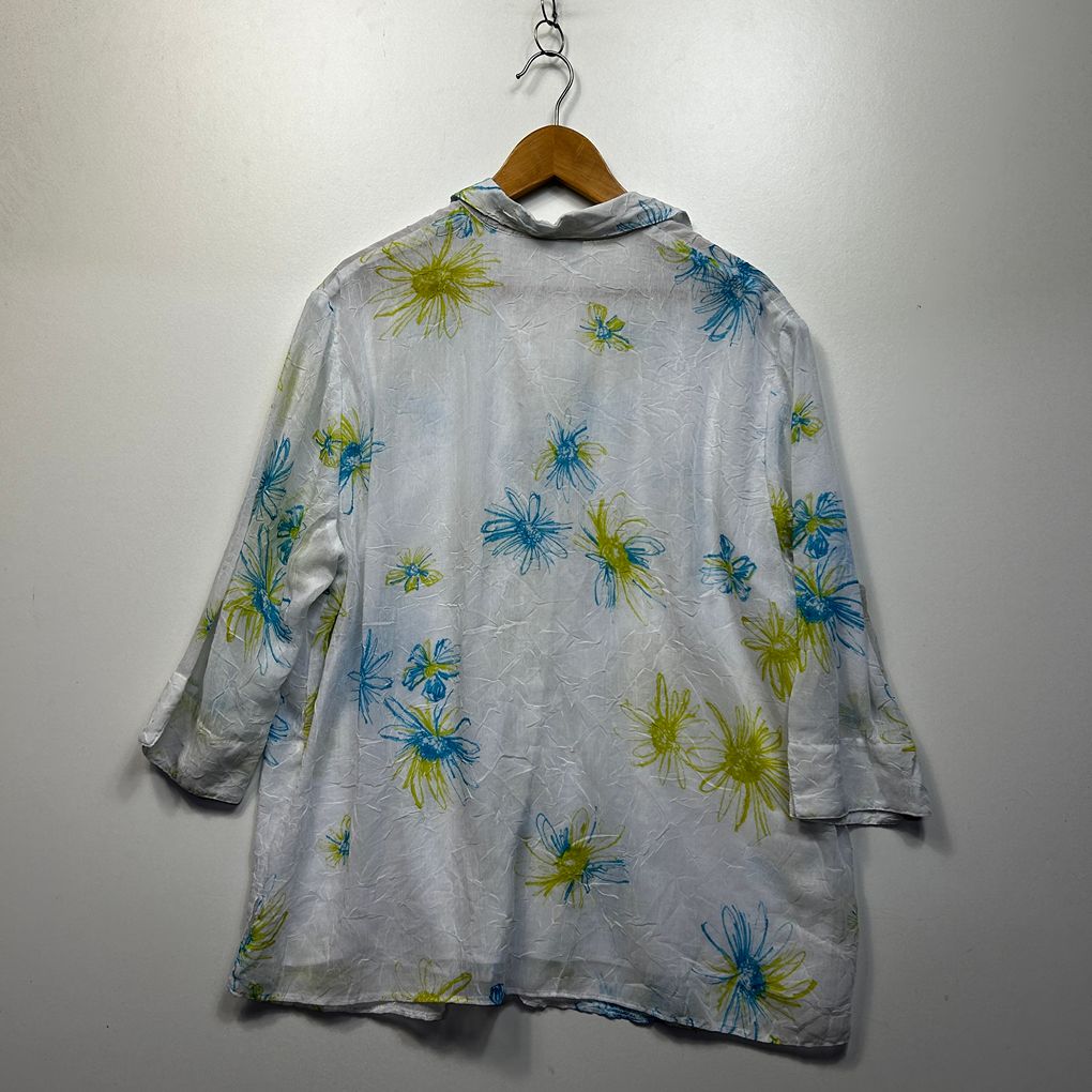 Lavender Road White Floral Plus Size Shirt - Size 18