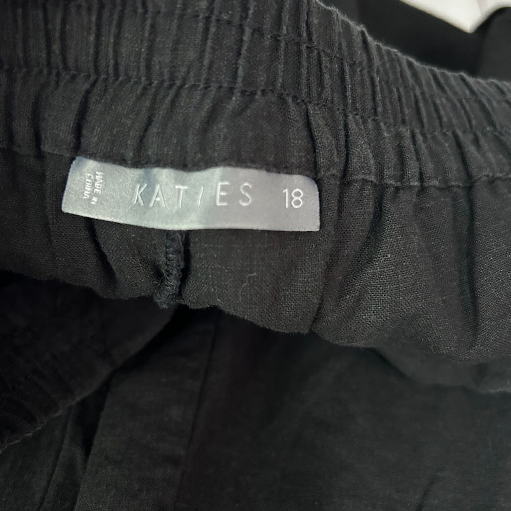 Katies Black Linen Crop Pants - Size 18