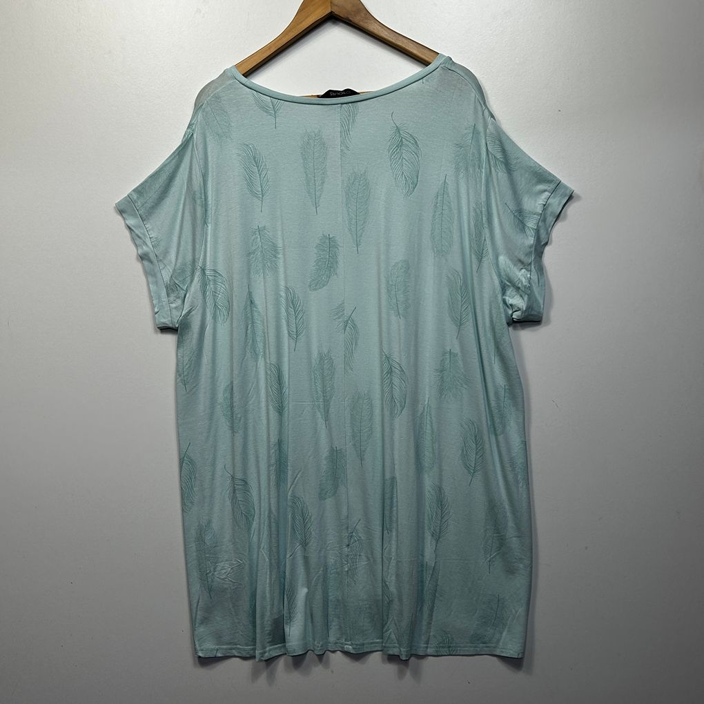 Yours Mint Plus Size Feather Print Top - Size 26/28