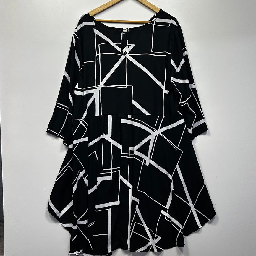 Beme Black White Plus Size Geometric Print Top - Size 22