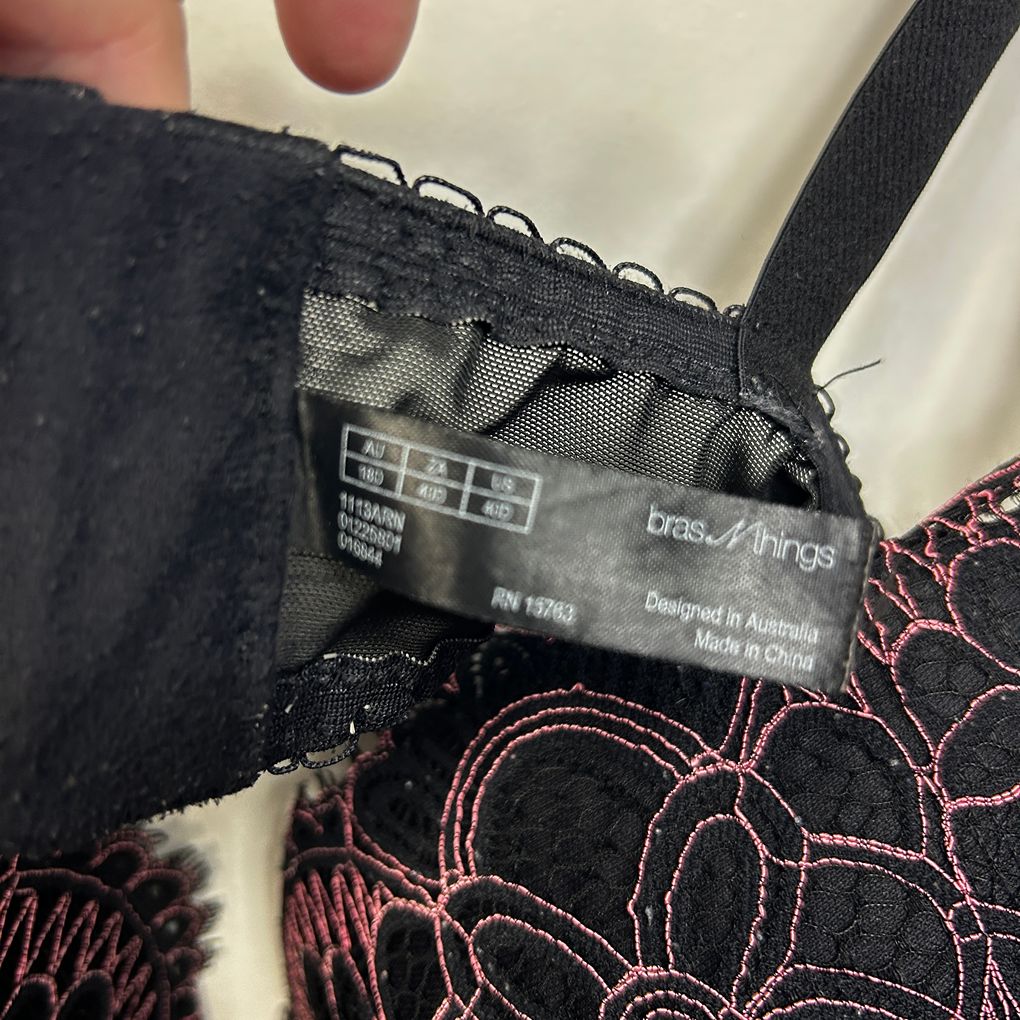 Bras N Things Black & Pink Embroidered Lace Bra - Size 18D