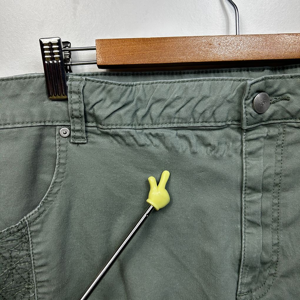Virtuelle Khaki Cropped Pants - Size 22 (Fault)