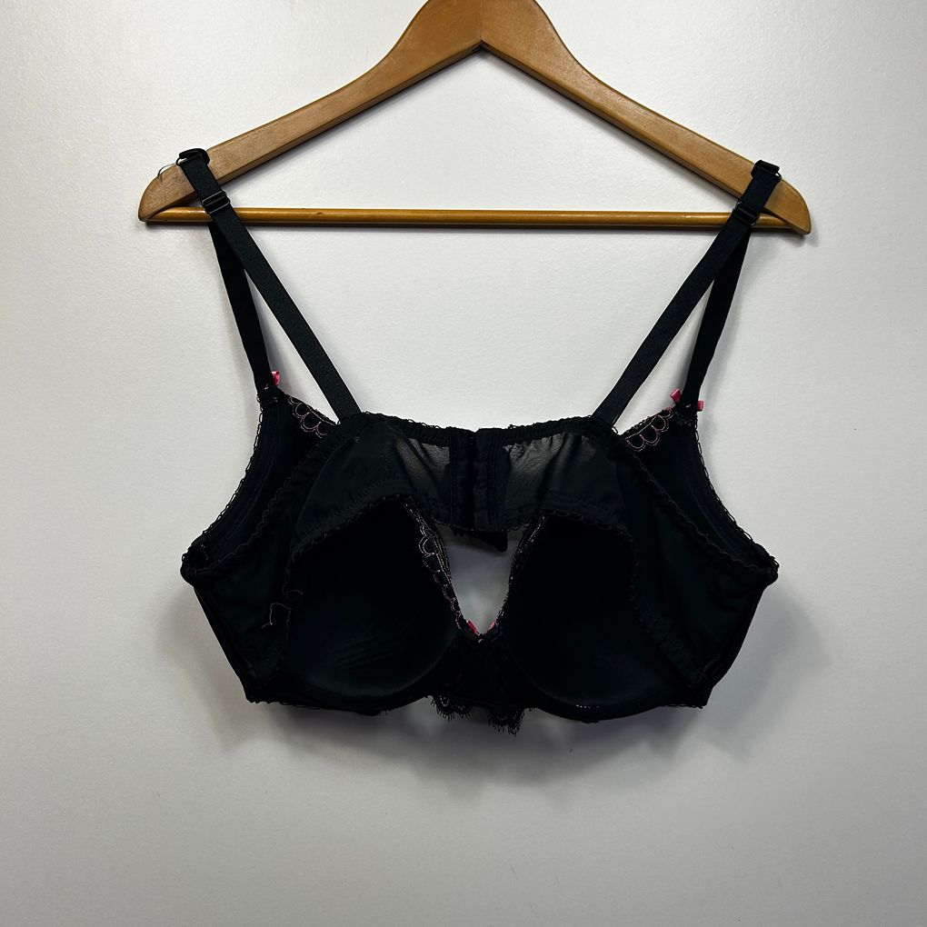 Bras N Things Black & Pink Embroidered Lace Bra - Size 18D